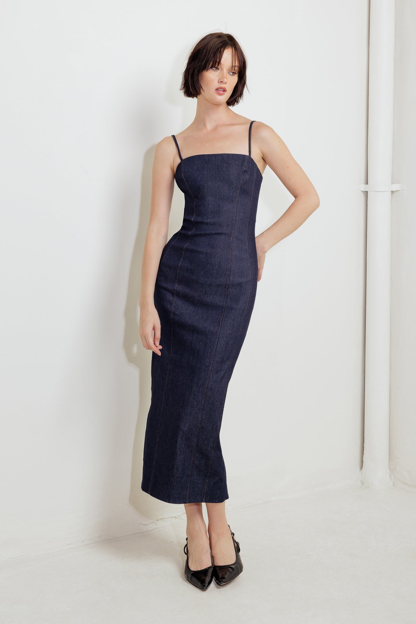 QUIET CURVE DARK DENIM MIDI DRESS