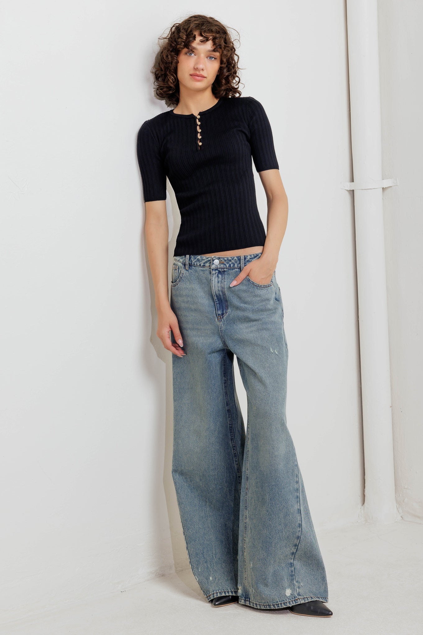 MODERN CURL SWEATER KNIT TOP