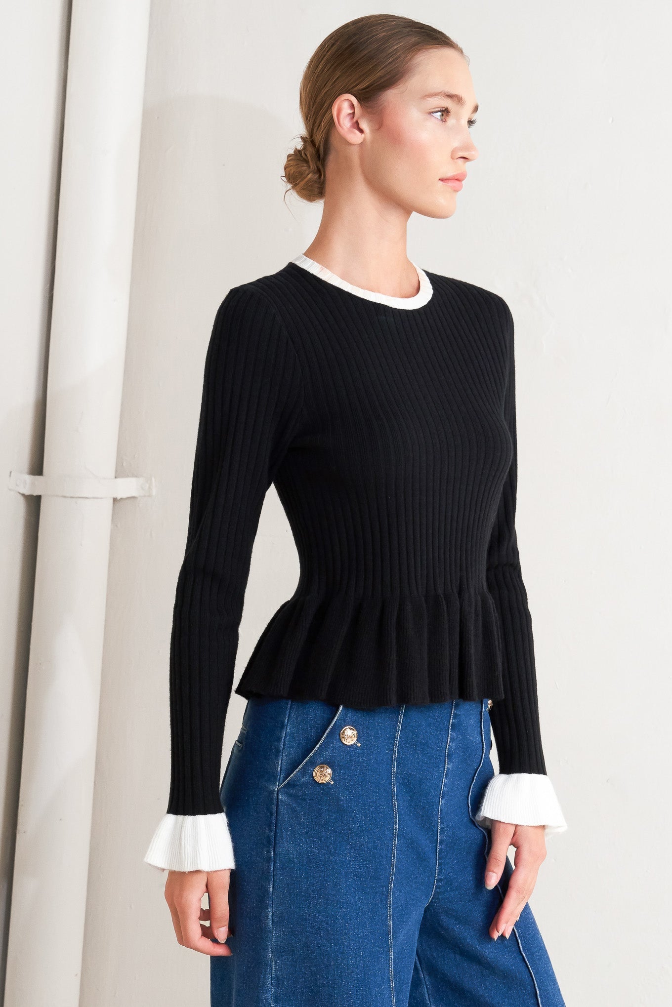 DELICATE EDGE SWEATER KNIT TOP