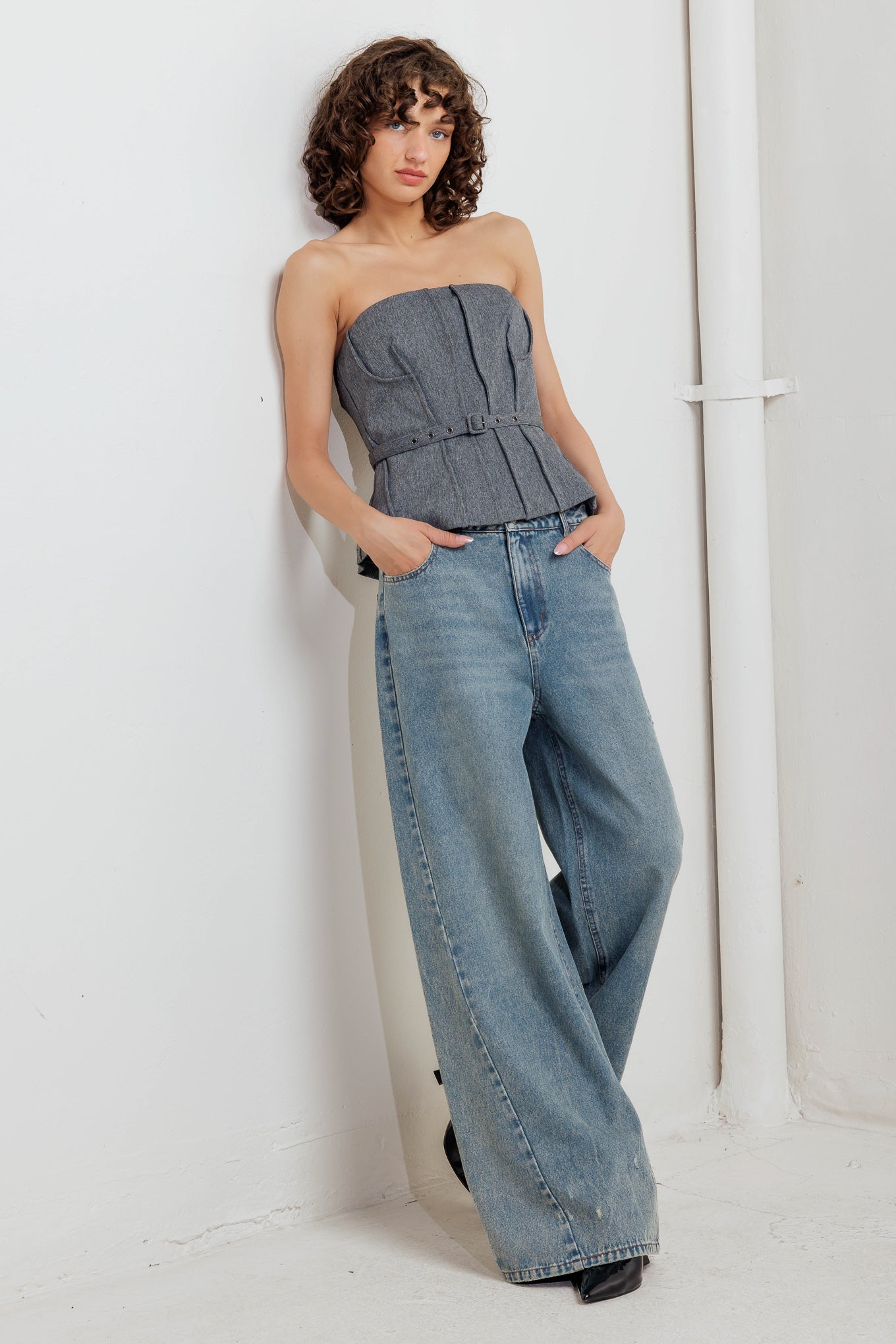 TIMELESS LOOK WOVEN TUBE TOP