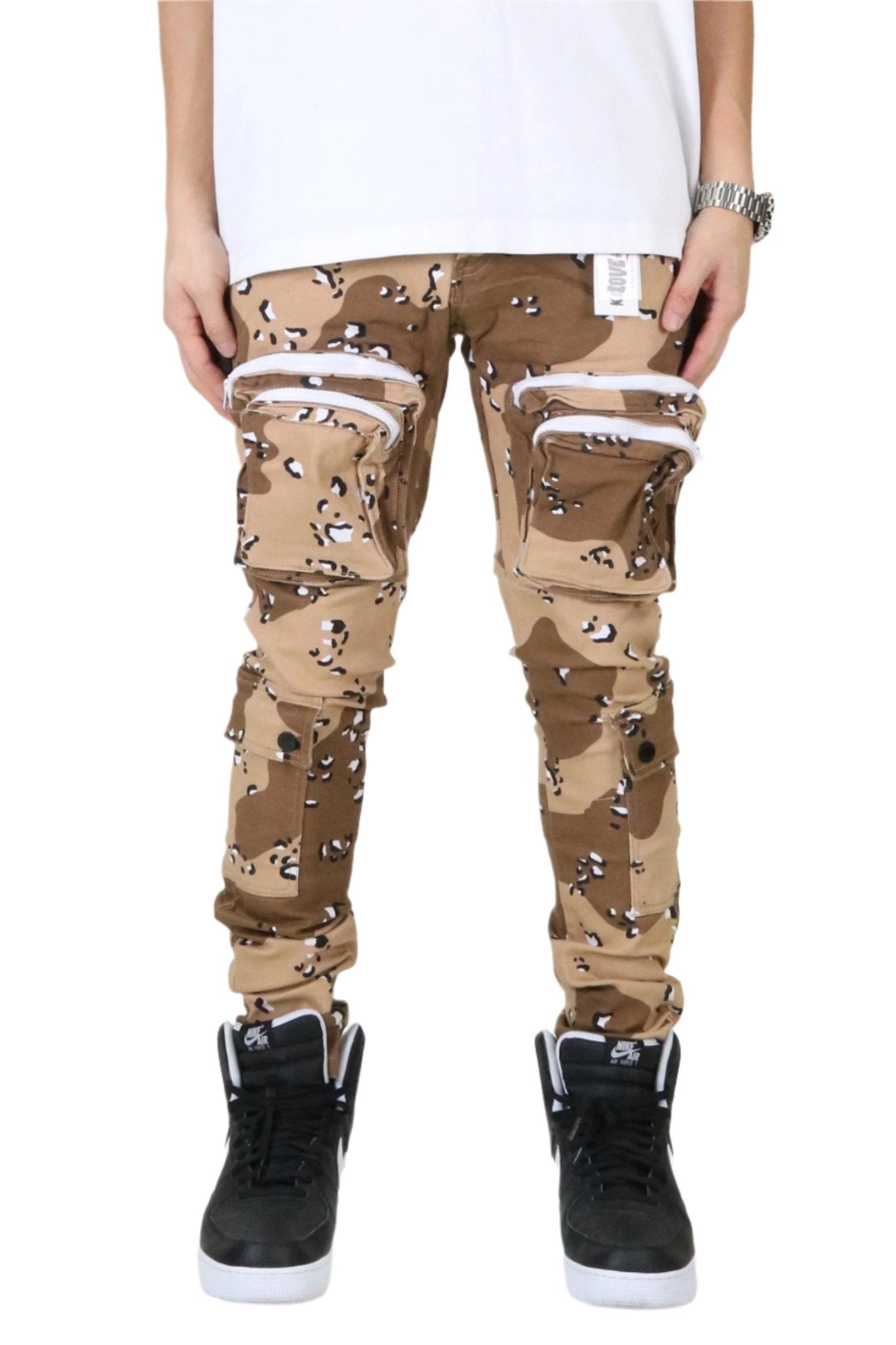 MONT Men's premium twill desert camo pattern cargo pants.