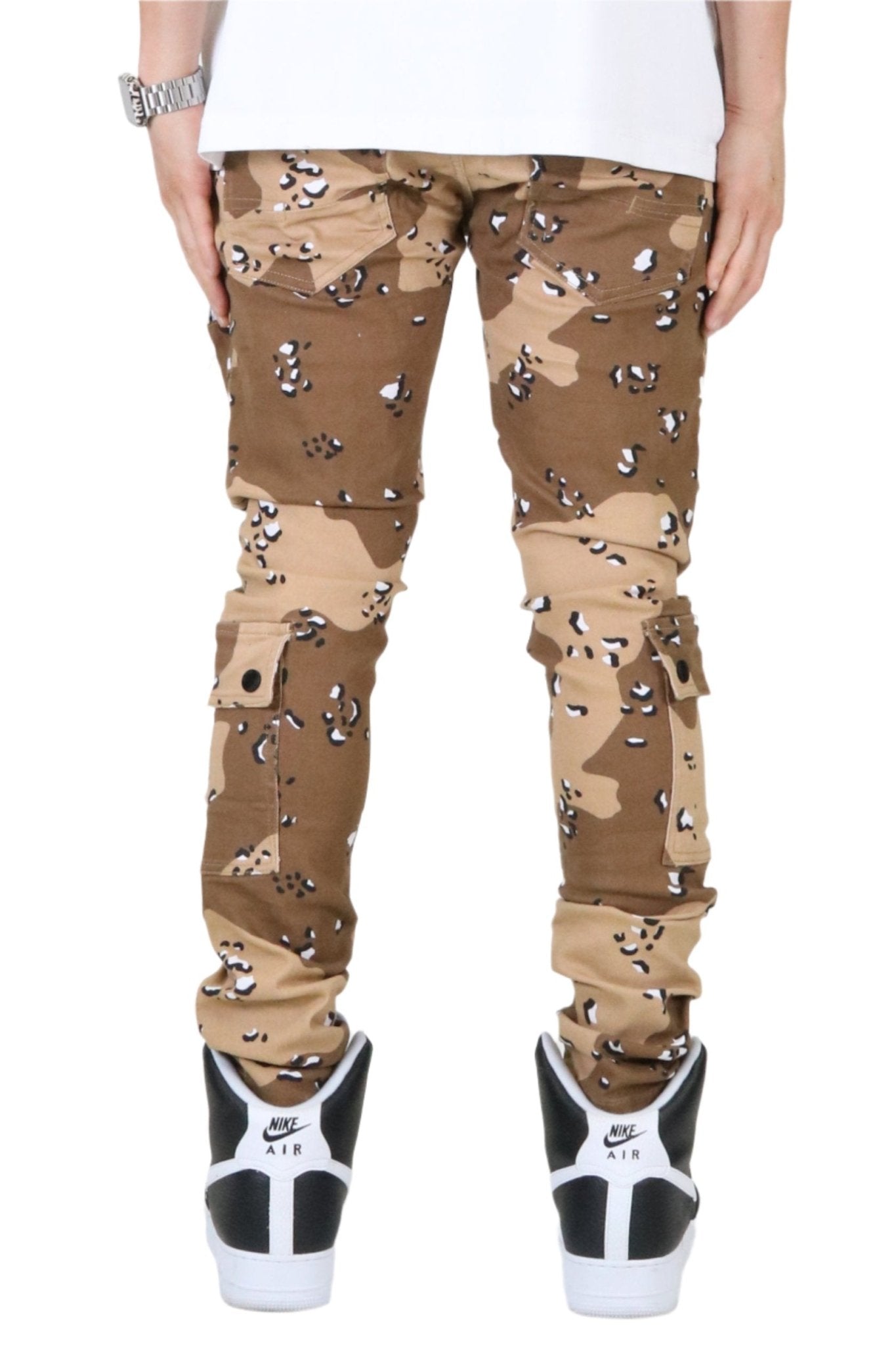 MONT Men's premium twill desert camo pattern cargo pants.