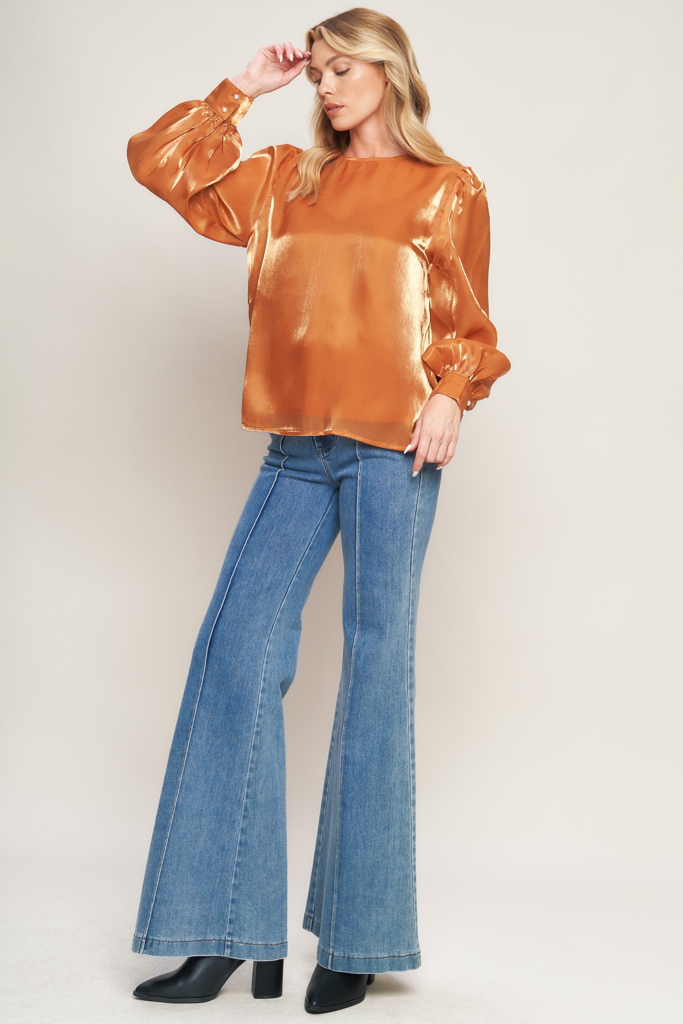 OUTING LIGHT WOVEN TOP