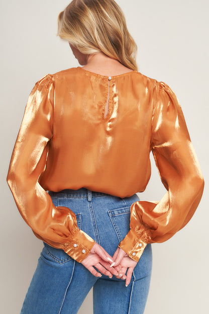 OUTING LIGHT WOVEN TOP